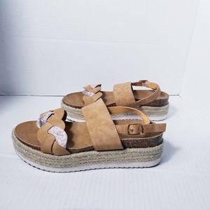 YOKI WEDGE SANDAL ESTIMATED SIZE 6